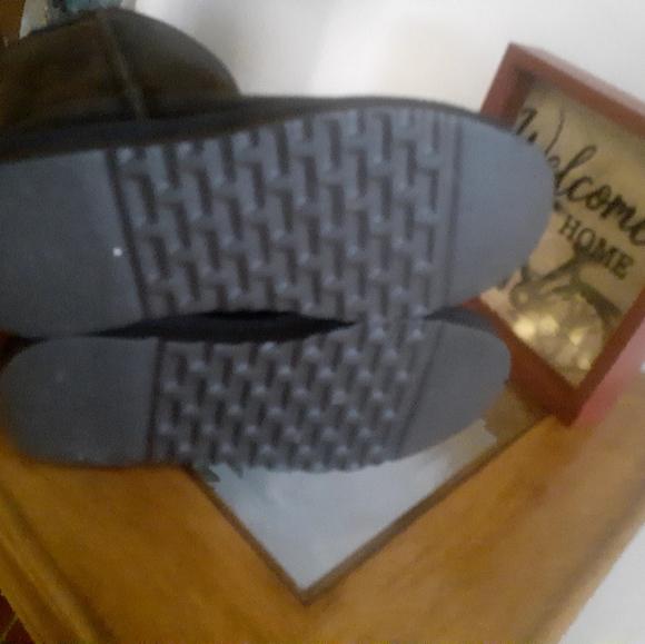 Boots - Picture 2 of 6